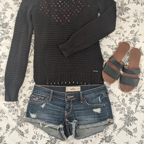 Hollister low rise shorts & boho crop top (med) - Picture 2 of 7